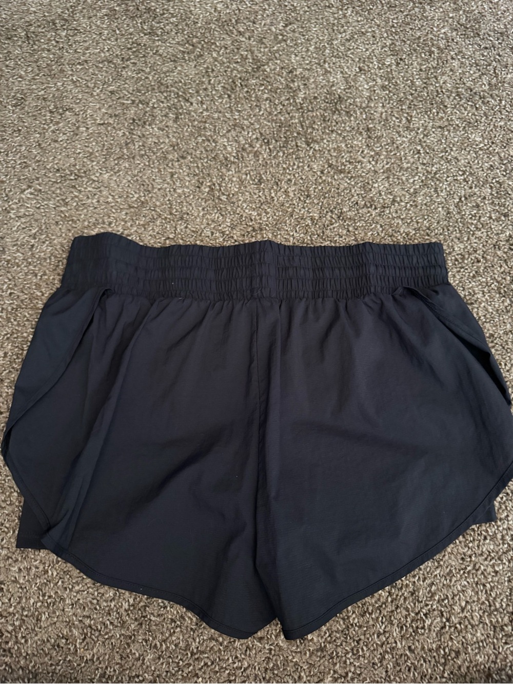Women’s active shorts - Picture 2 of 4